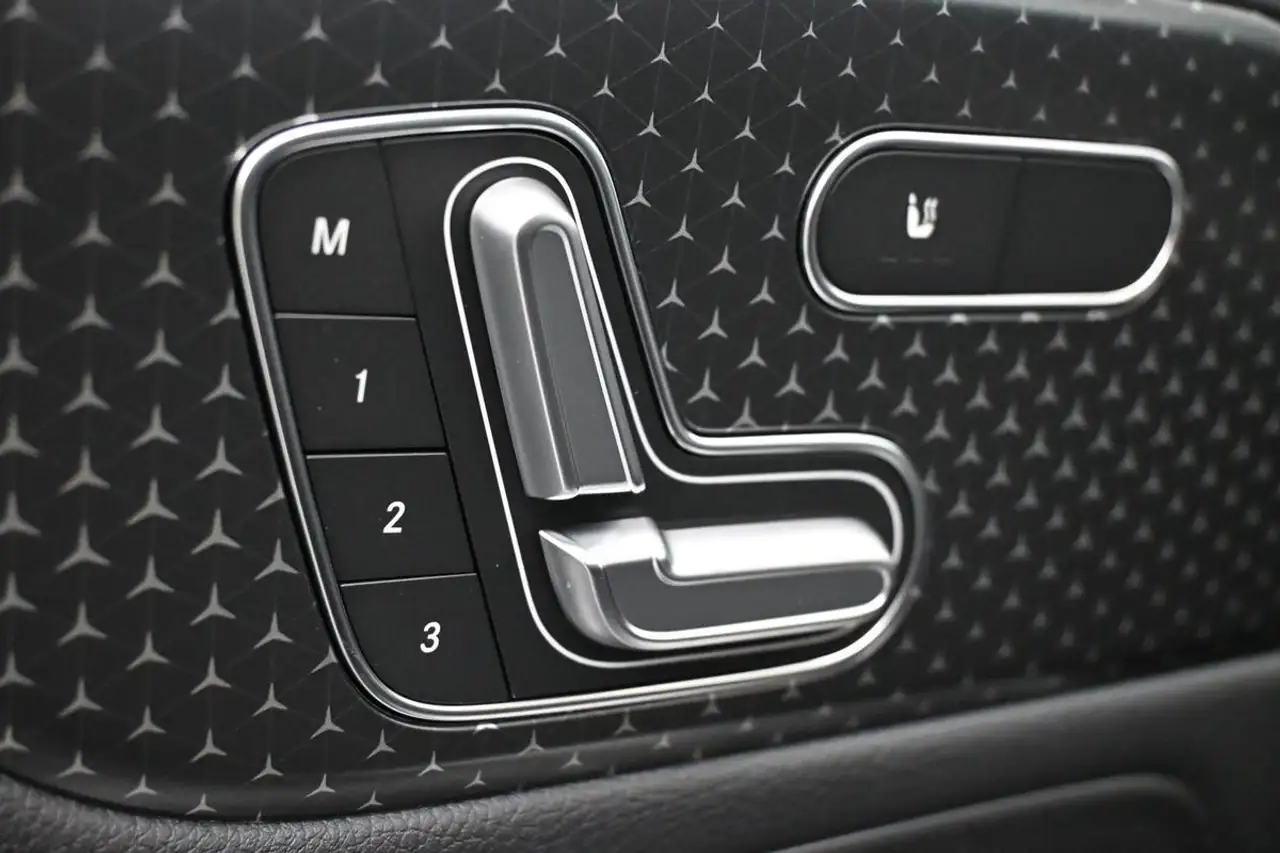 Mercedes-Benz GLA снимка Mercedes-Benz GLA