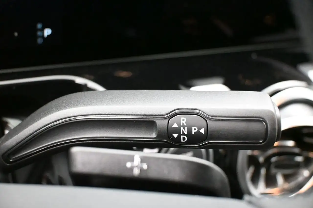 Mercedes-Benz GLA снимка Mercedes-Benz GLA