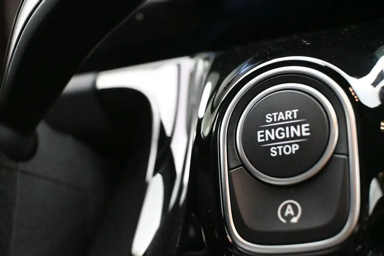 Mercedes-Benz GLA снимка Mercedes-Benz GLA