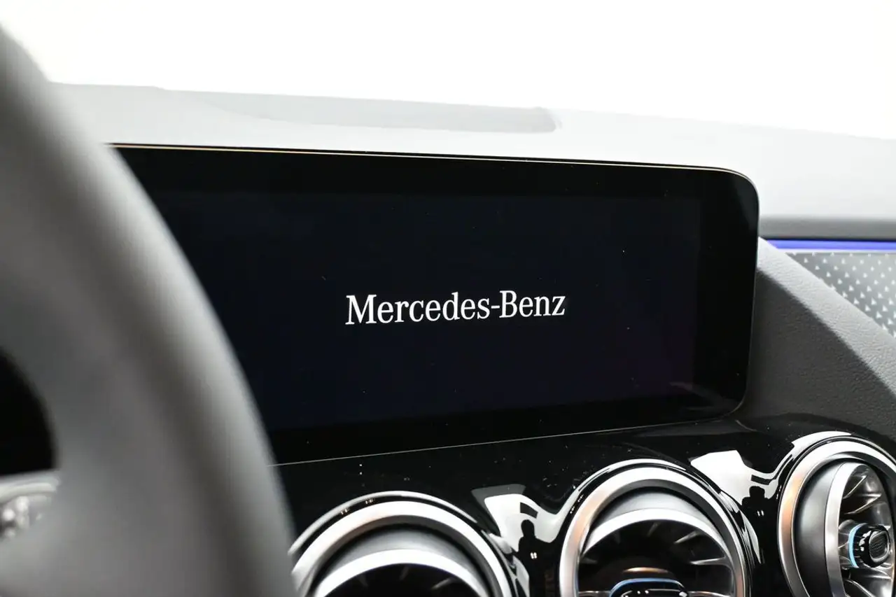Mercedes-Benz GLA снимка Mercedes-Benz GLA