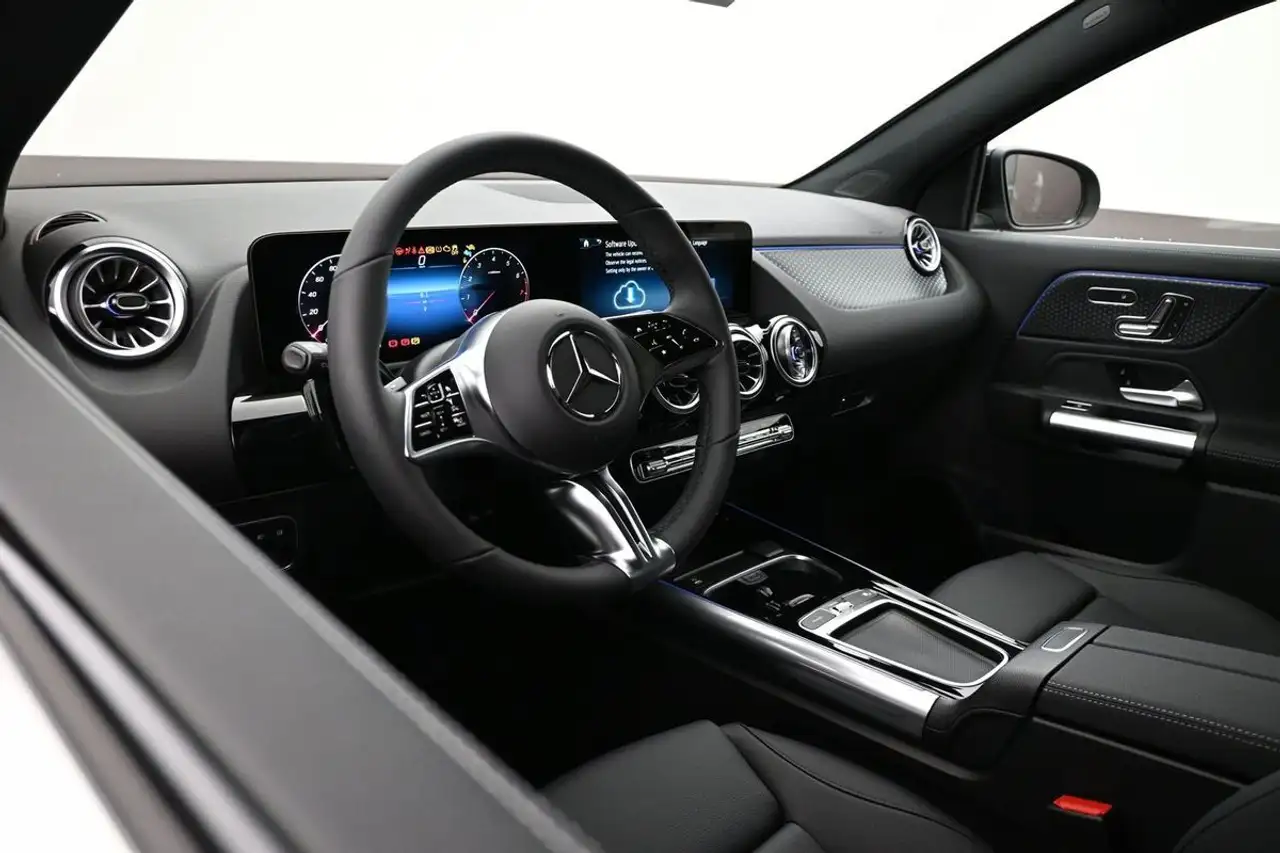 Mercedes-Benz GLA снимка Mercedes-Benz GLA