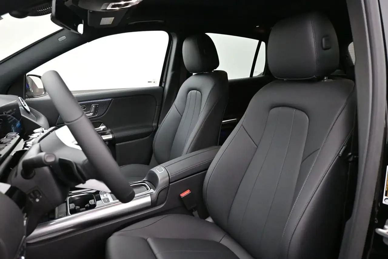 Mercedes-Benz GLA снимка Mercedes-Benz GLA