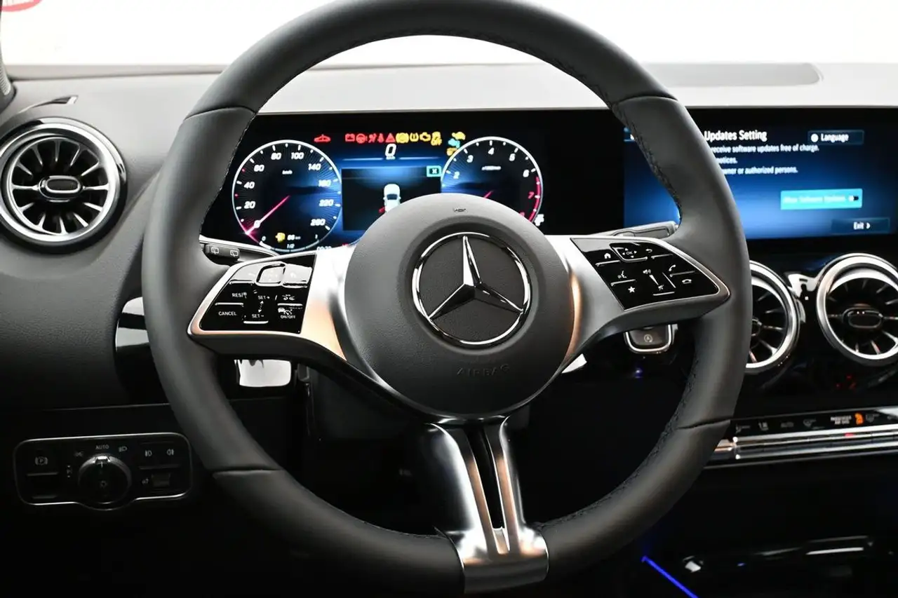 Mercedes-Benz GLA снимка Mercedes-Benz GLA