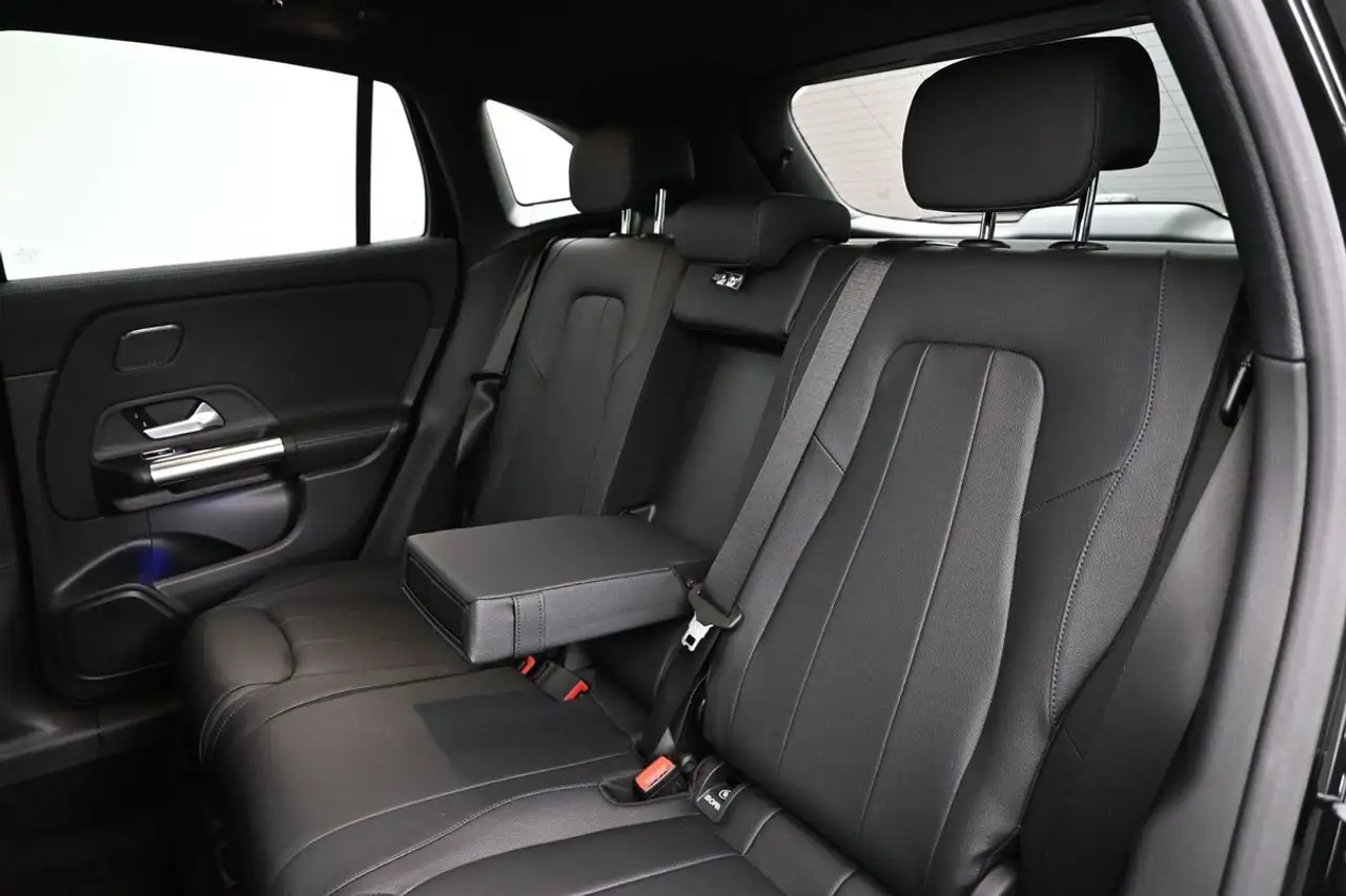Mercedes-Benz GLA снимка Mercedes-Benz GLA