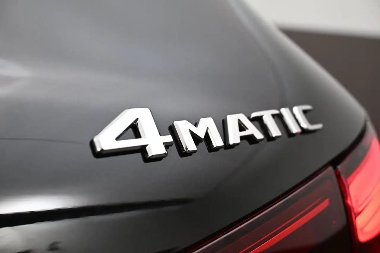 Mercedes-Benz GLA снимка Mercedes-Benz GLA