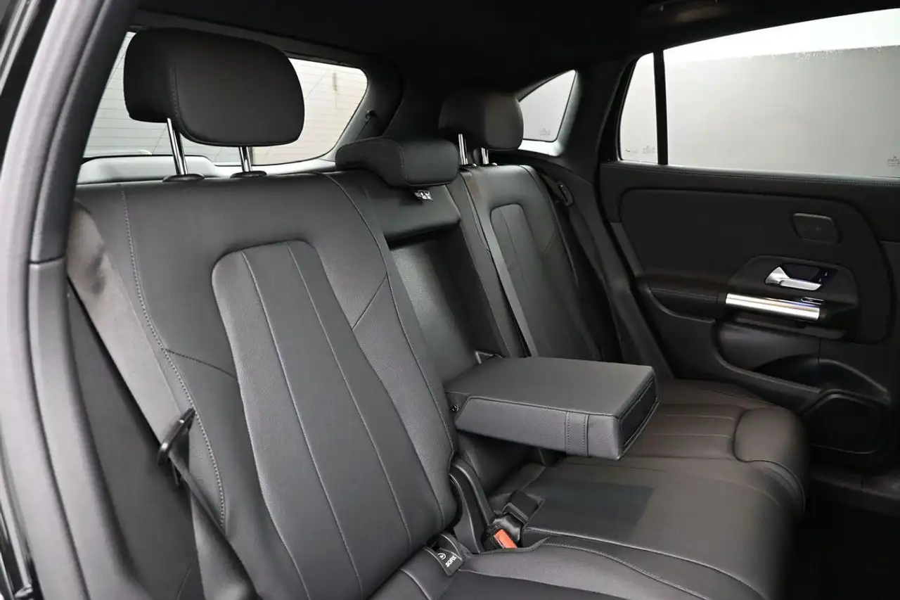 Mercedes-Benz GLA снимка Mercedes-Benz GLA