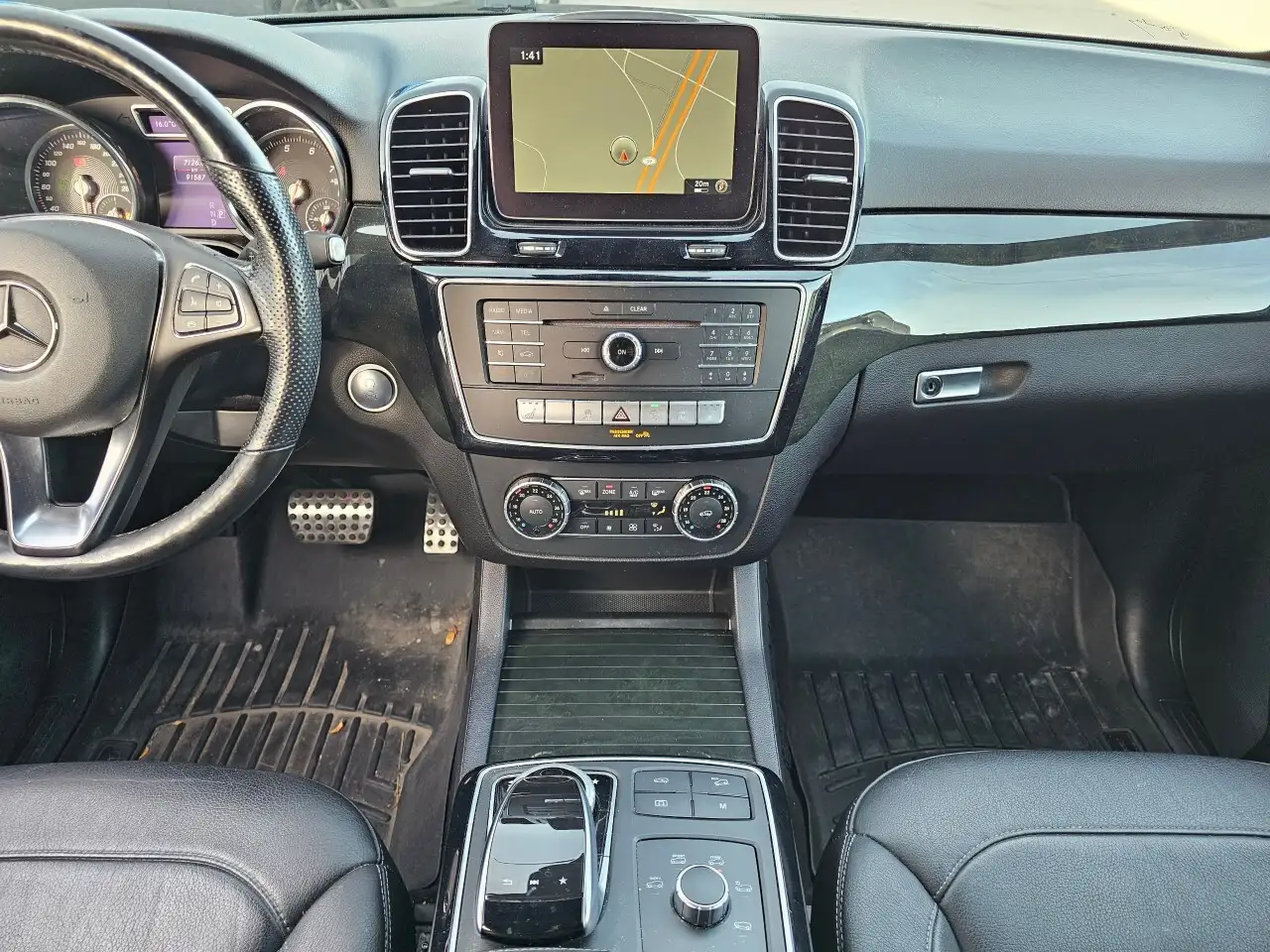 Mercedes-Benz GLE снимка Mercedes-Benz GLE