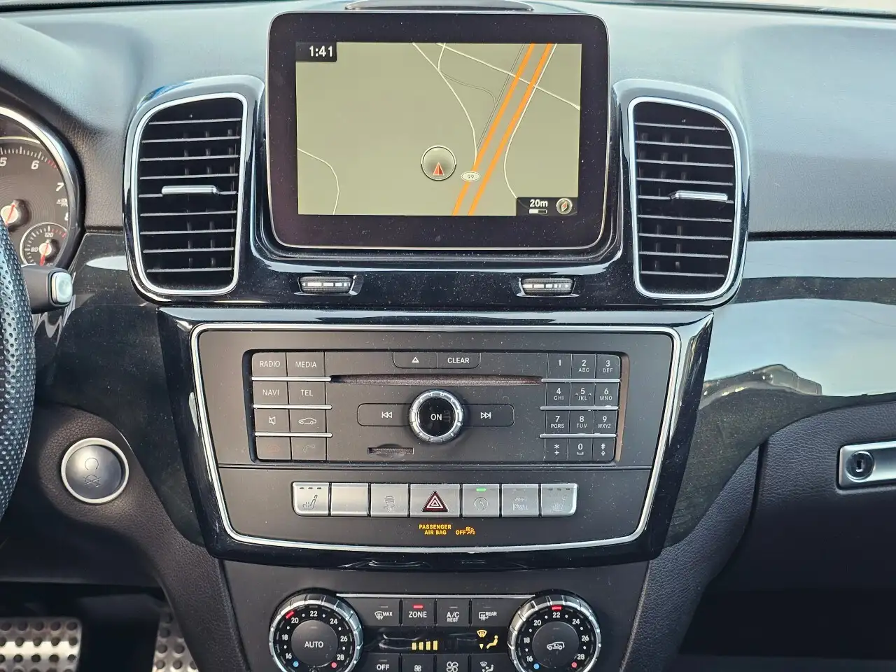 Mercedes-Benz GLE снимка Mercedes-Benz GLE