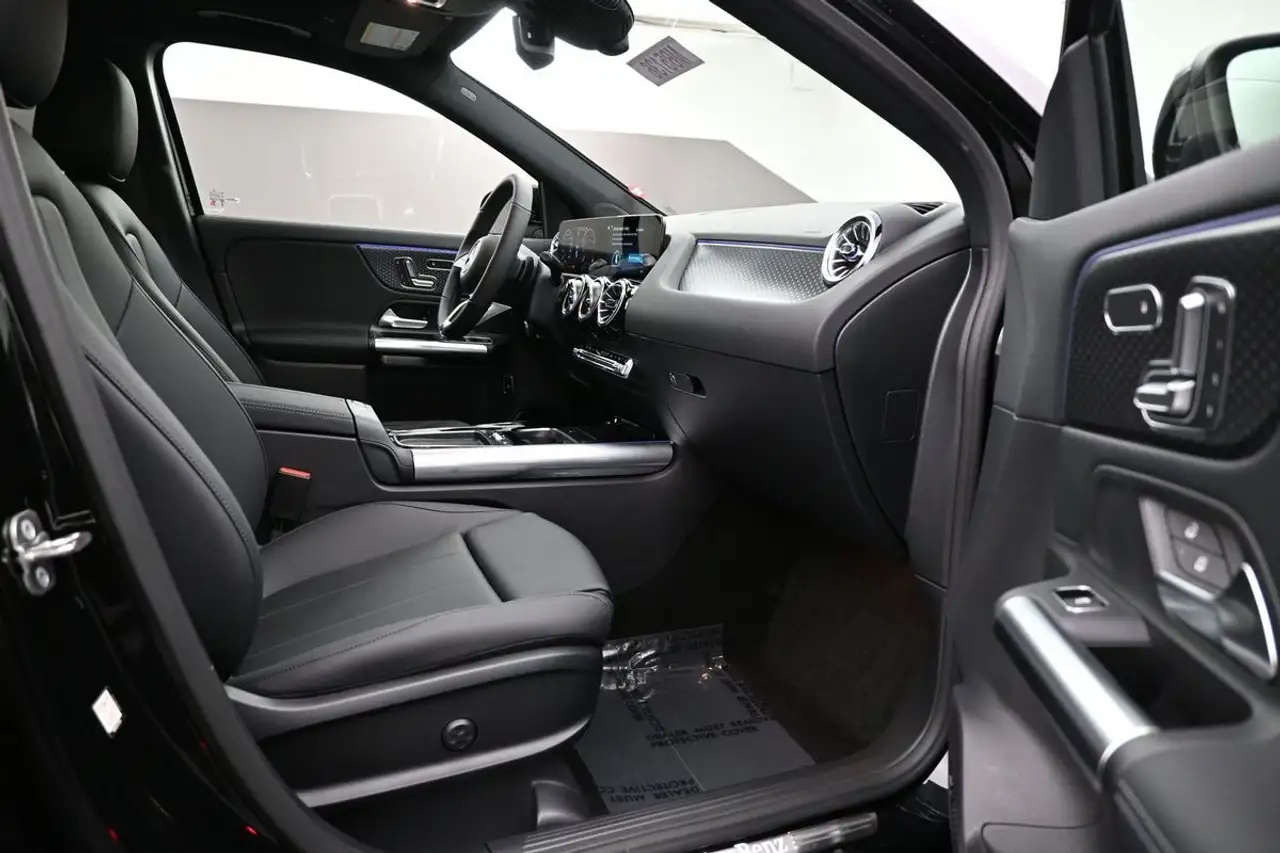 Mercedes-Benz GLA снимка Mercedes-Benz GLA
