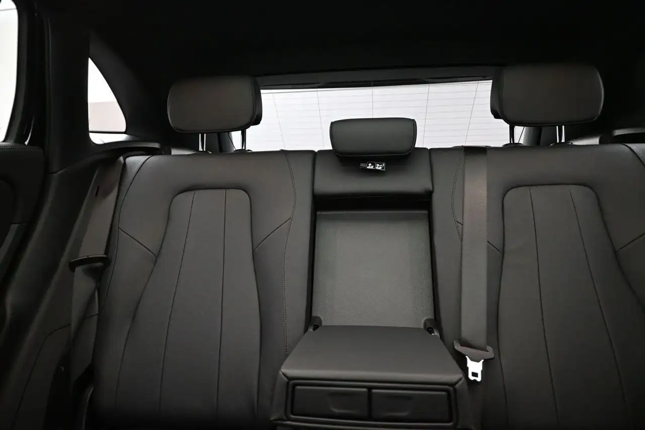 Mercedes-Benz GLA снимка Mercedes-Benz GLA