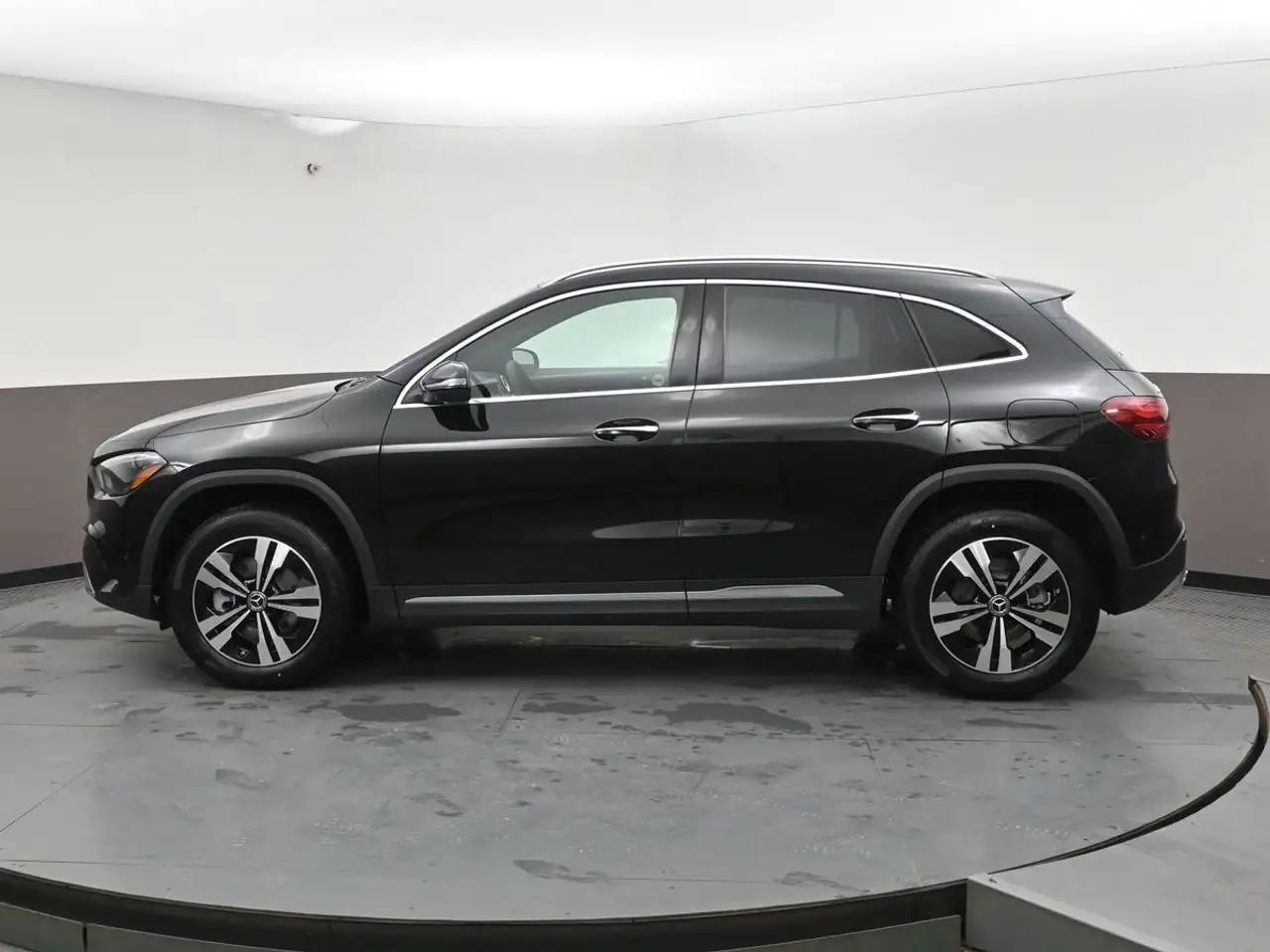 Mercedes-Benz GLA снимка Mercedes-Benz GLA