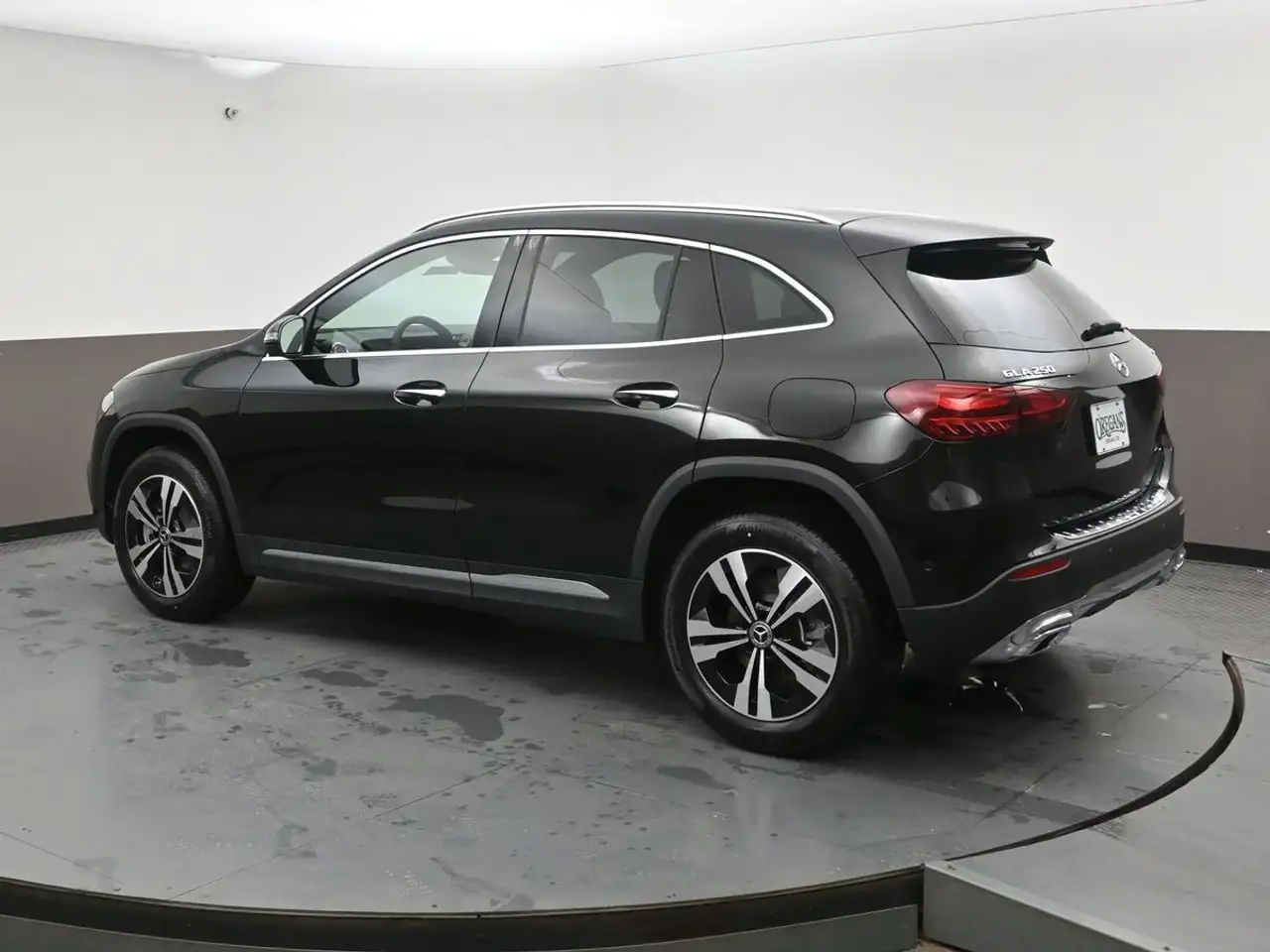 Mercedes-Benz GLA снимка Mercedes-Benz GLA