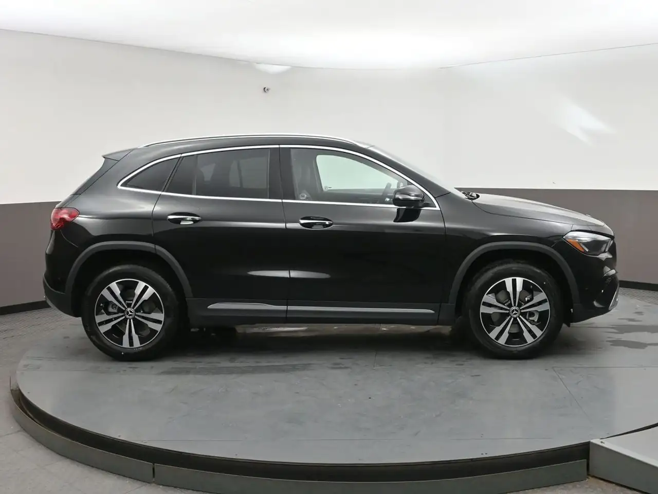 Mercedes-Benz GLA снимка Mercedes-Benz GLA