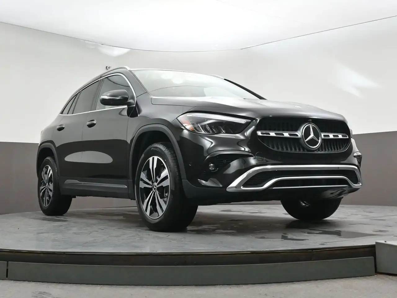 Mercedes-Benz GLA снимка Mercedes-Benz GLA