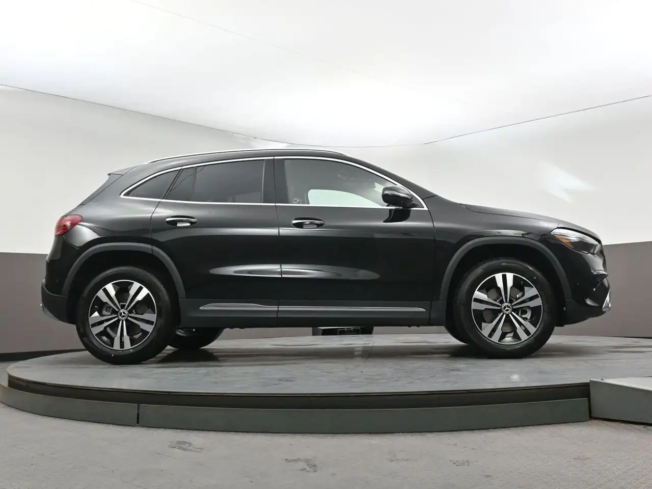 Mercedes-Benz GLA снимка Mercedes-Benz GLA