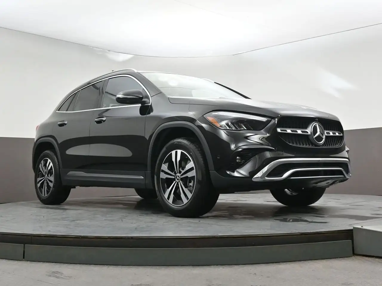 Mercedes-Benz GLA снимка Mercedes-Benz GLA