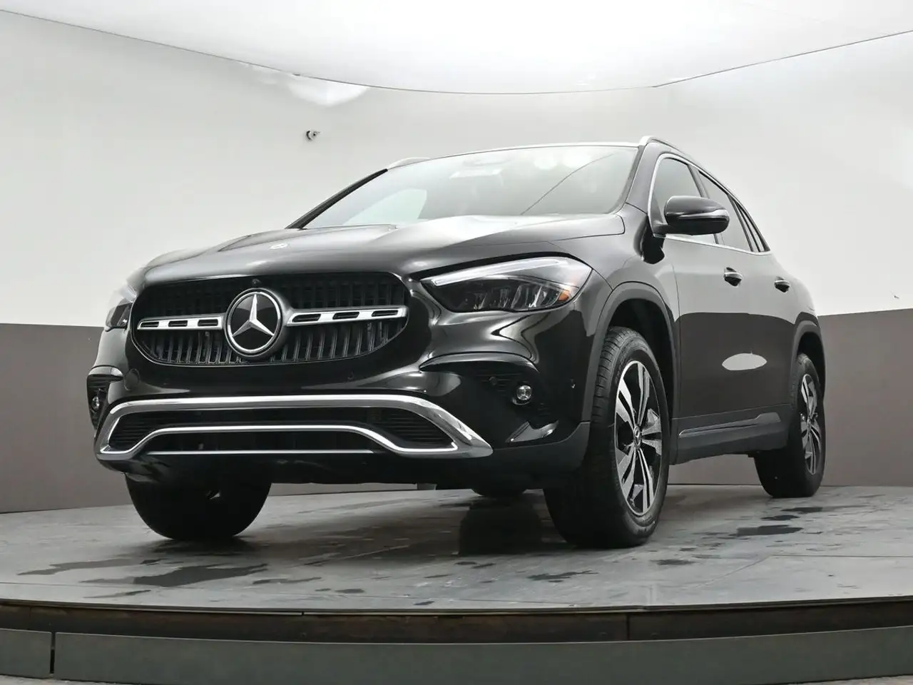 Mercedes-Benz GLA снимка Mercedes-Benz GLA