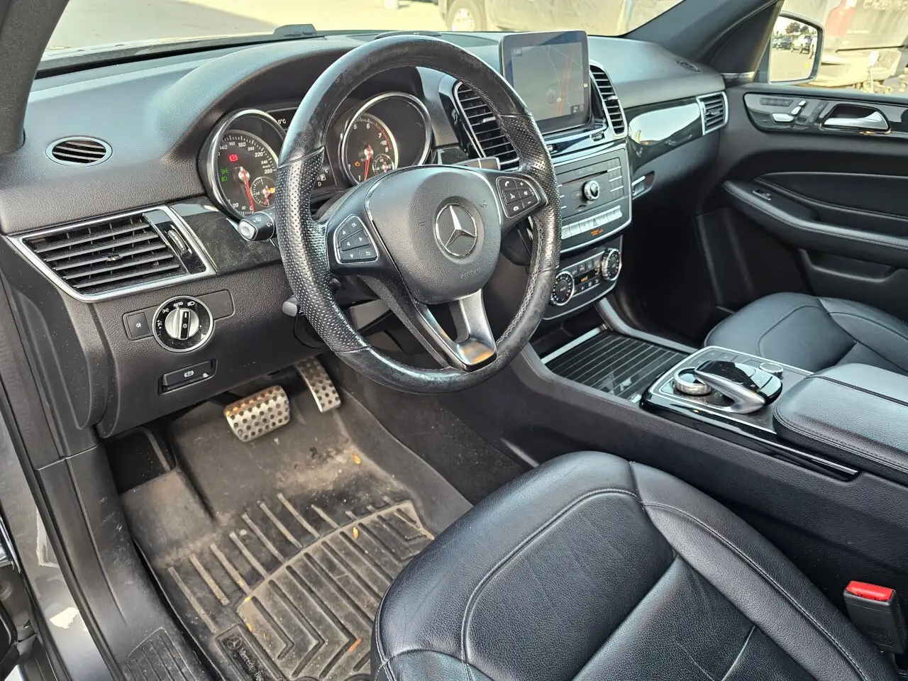 Mercedes-Benz GLE снимка Mercedes-Benz GLE