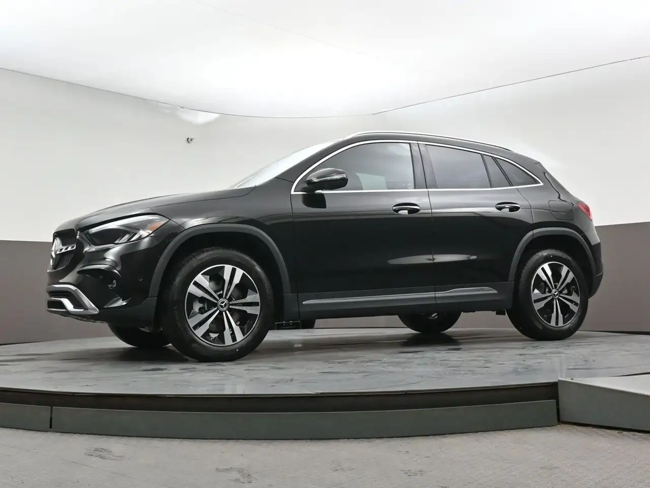 Mercedes-Benz GLA снимка Mercedes-Benz GLA