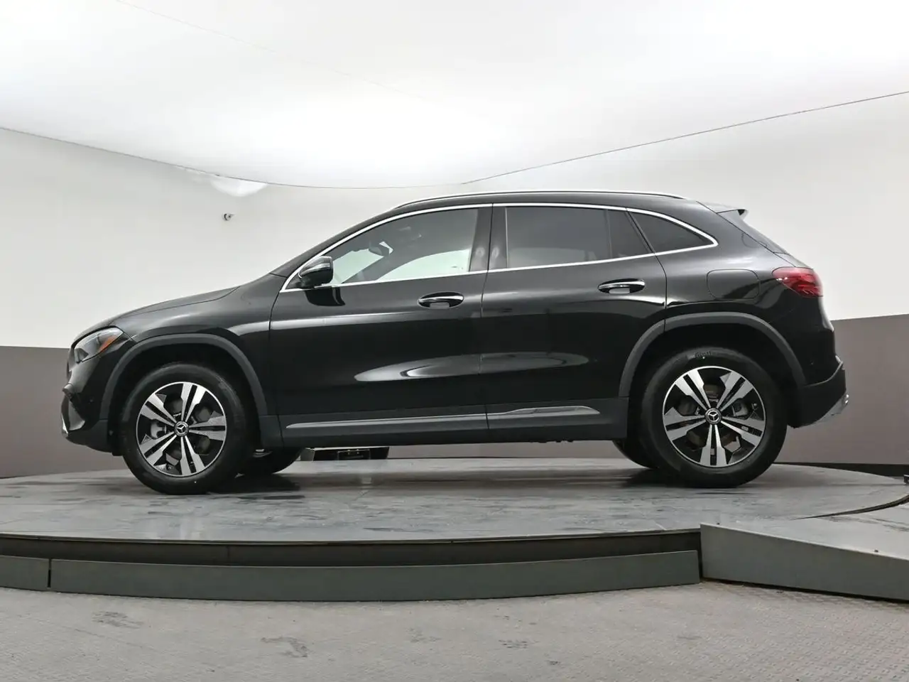 Mercedes-Benz GLA снимка Mercedes-Benz GLA