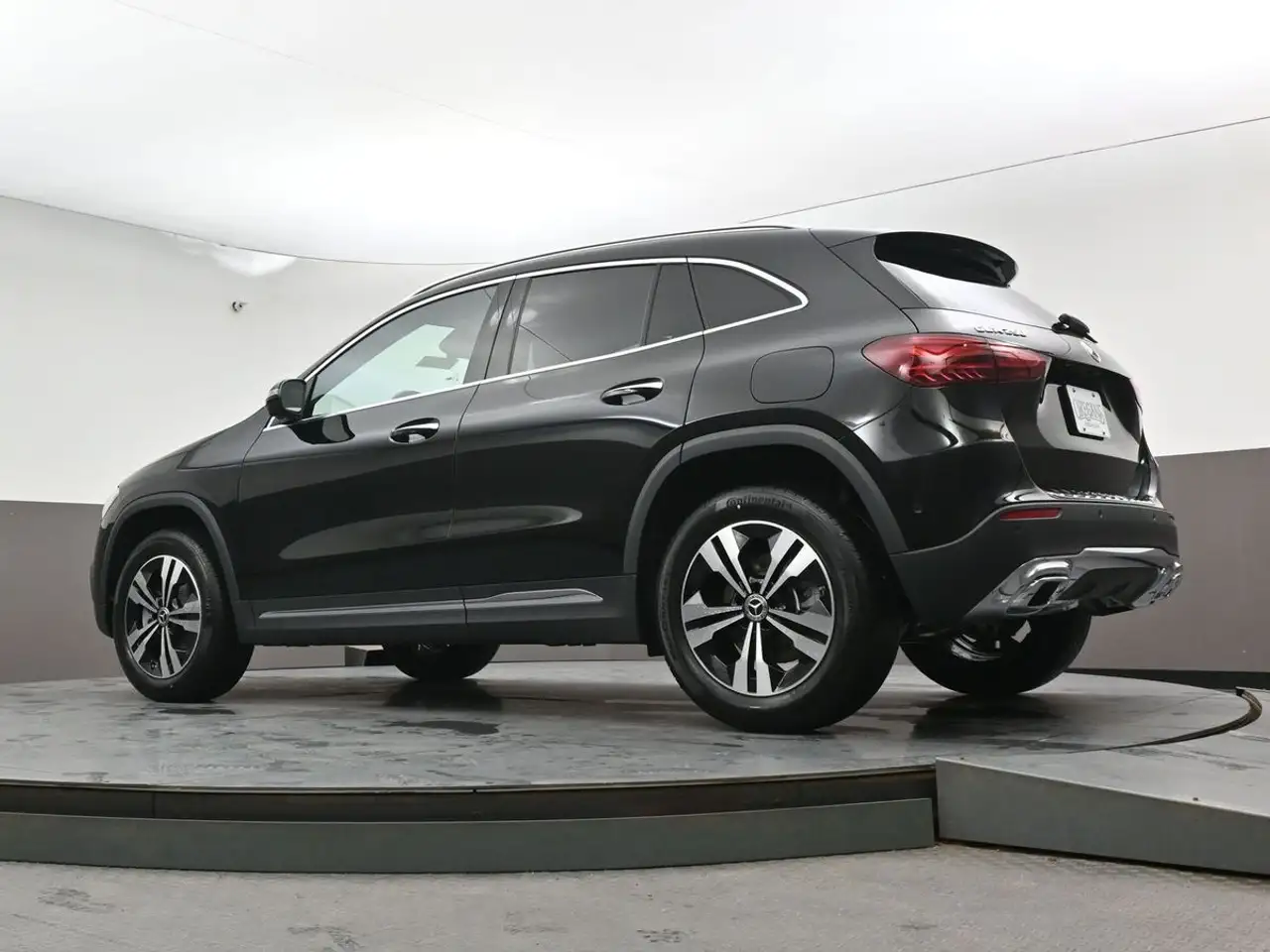 Mercedes-Benz GLA снимка Mercedes-Benz GLA