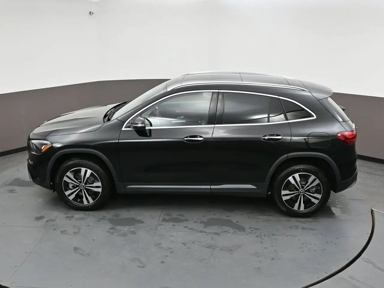 Mercedes-Benz GLA снимка Mercedes-Benz GLA