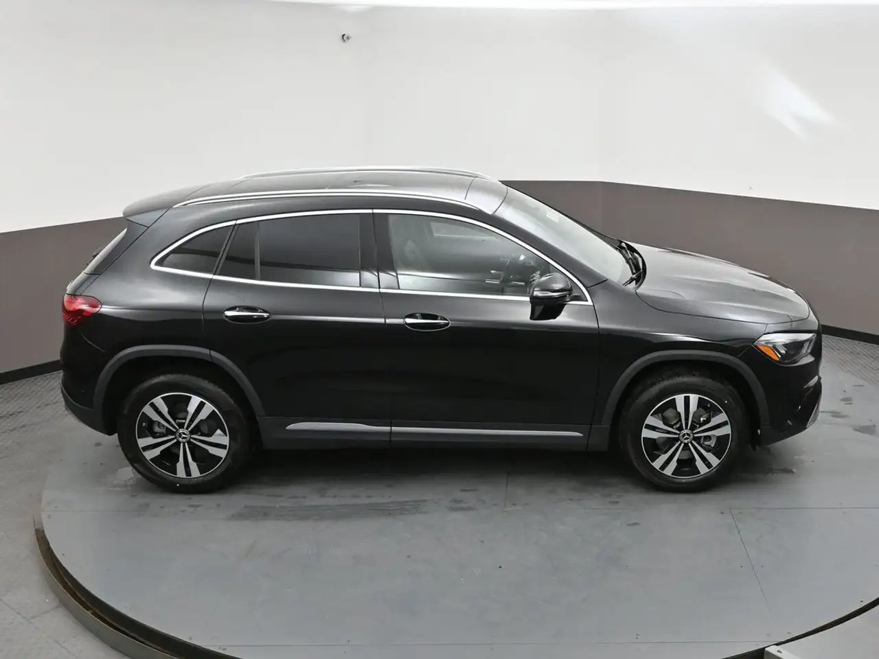 Mercedes-Benz GLA снимка Mercedes-Benz GLA