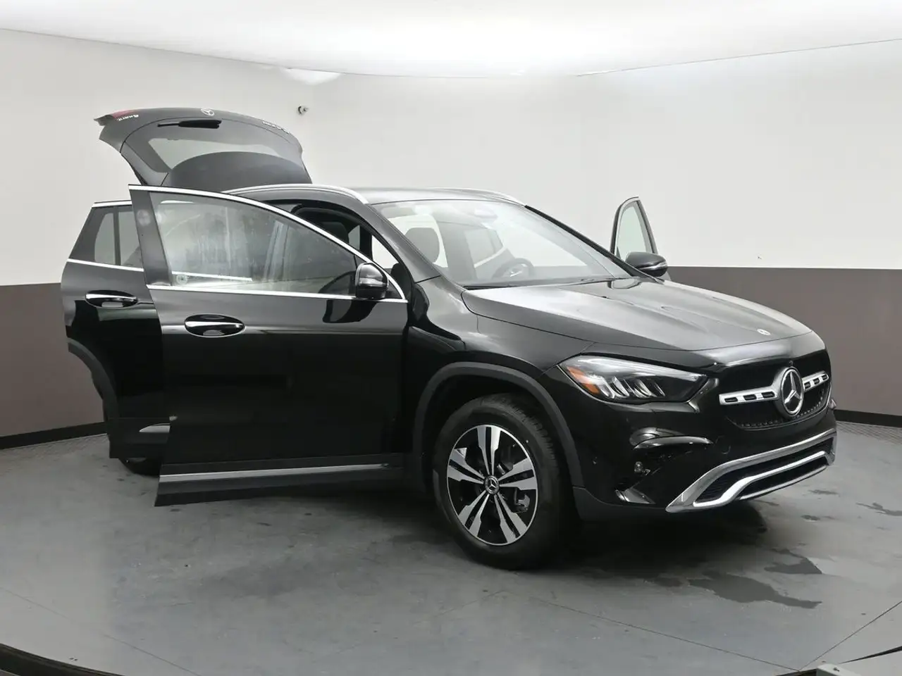 Mercedes-Benz GLA снимка Mercedes-Benz GLA
