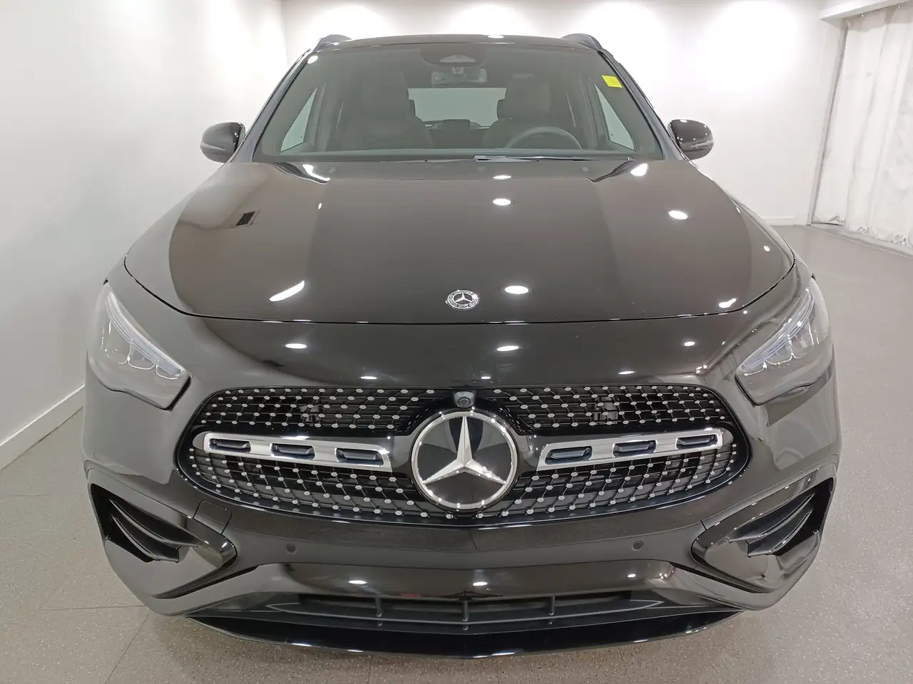 Mercedes-Benz GLA снимка Mercedes-Benz GLA