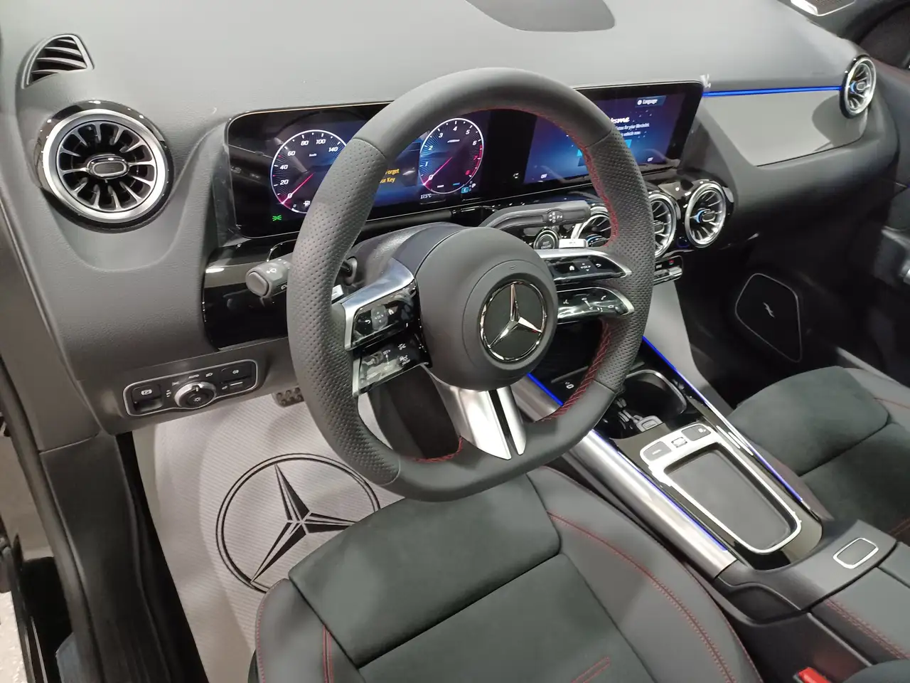 Mercedes-Benz GLA снимка Mercedes-Benz GLA