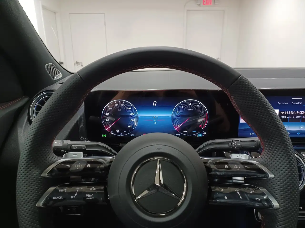 Mercedes-Benz GLA снимка Mercedes-Benz GLA