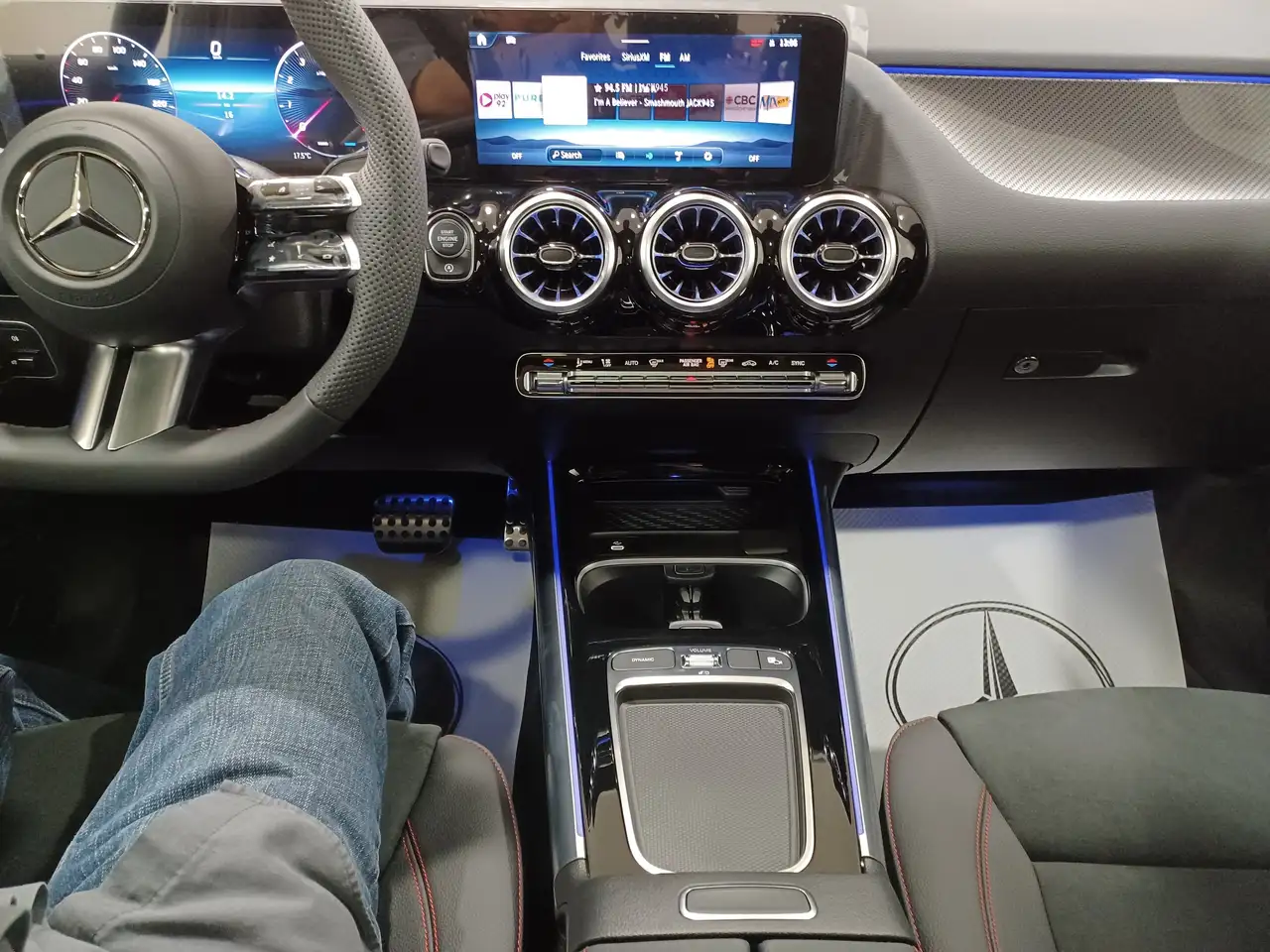 Mercedes-Benz GLA снимка Mercedes-Benz GLA