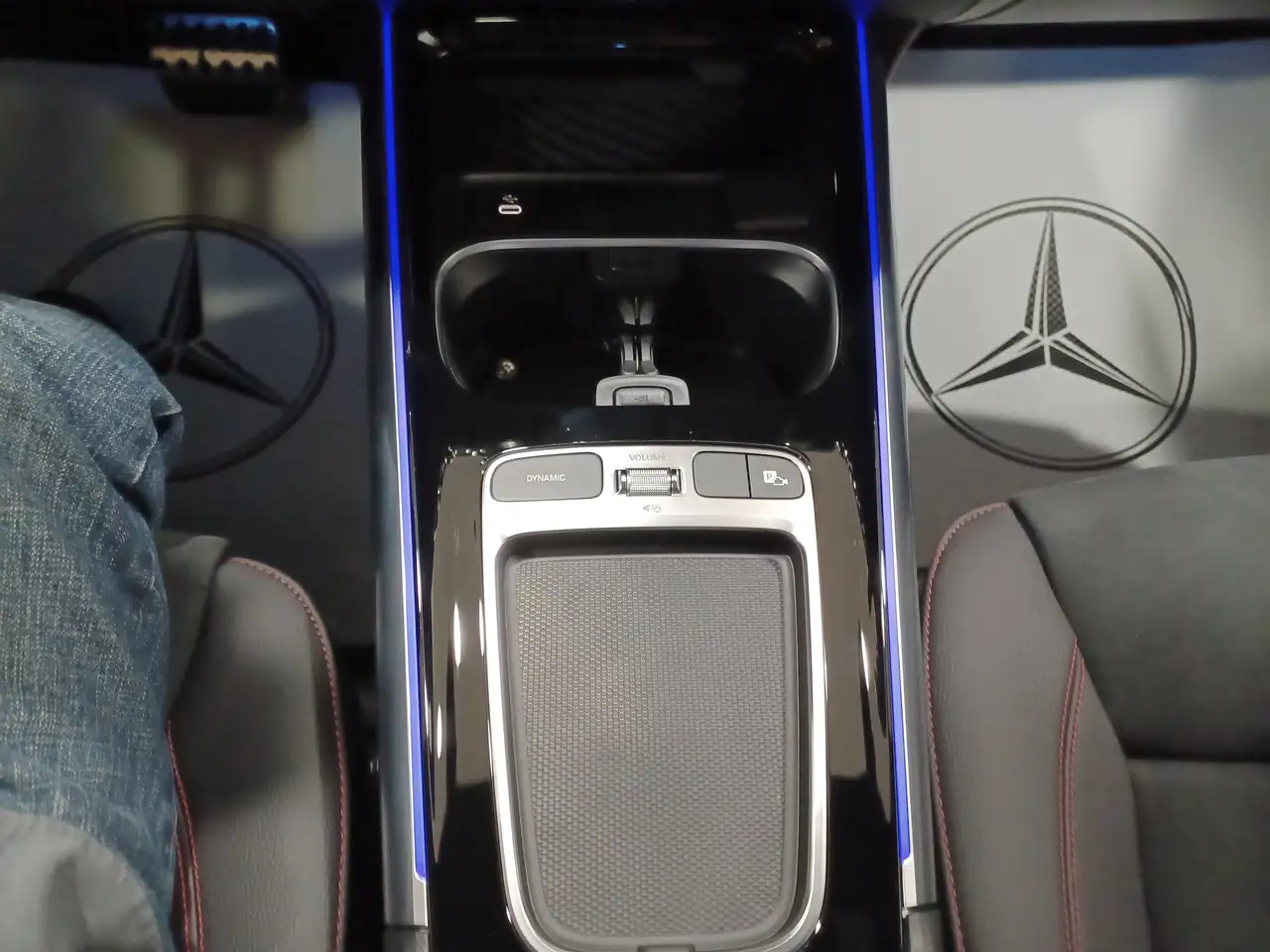 Mercedes-Benz GLA снимка Mercedes-Benz GLA