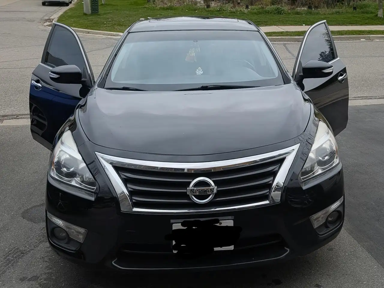 Nissan Altima снимка Nissan Altima