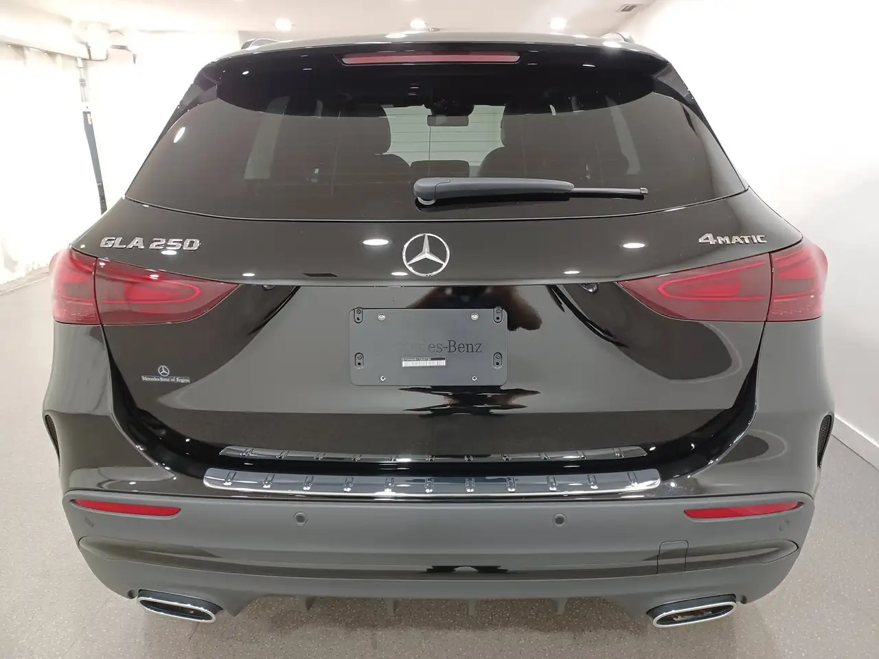 Mercedes-Benz GLA снимка Mercedes-Benz GLA