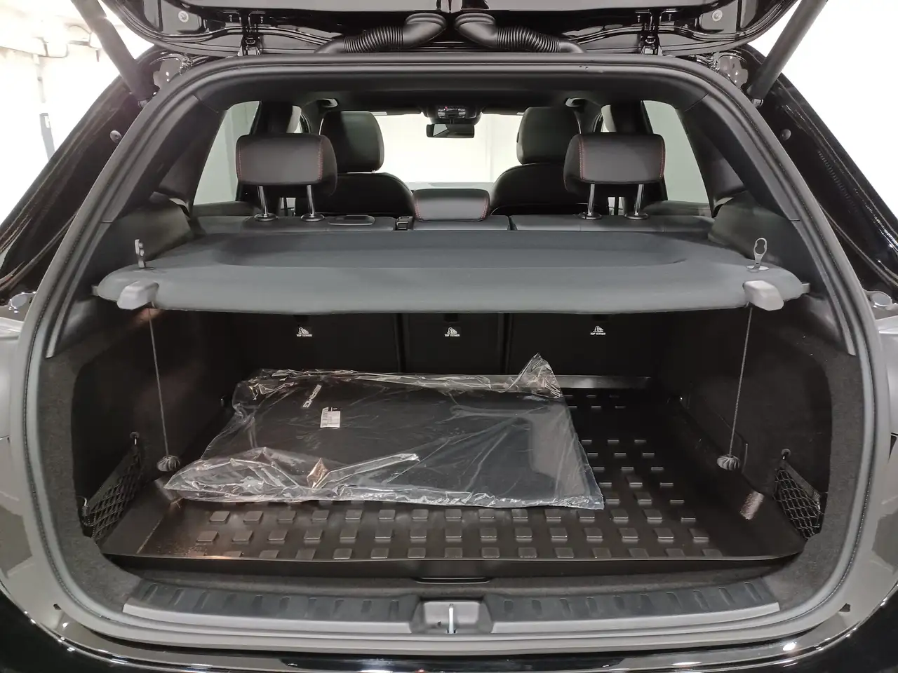 Mercedes-Benz GLA снимка Mercedes-Benz GLA