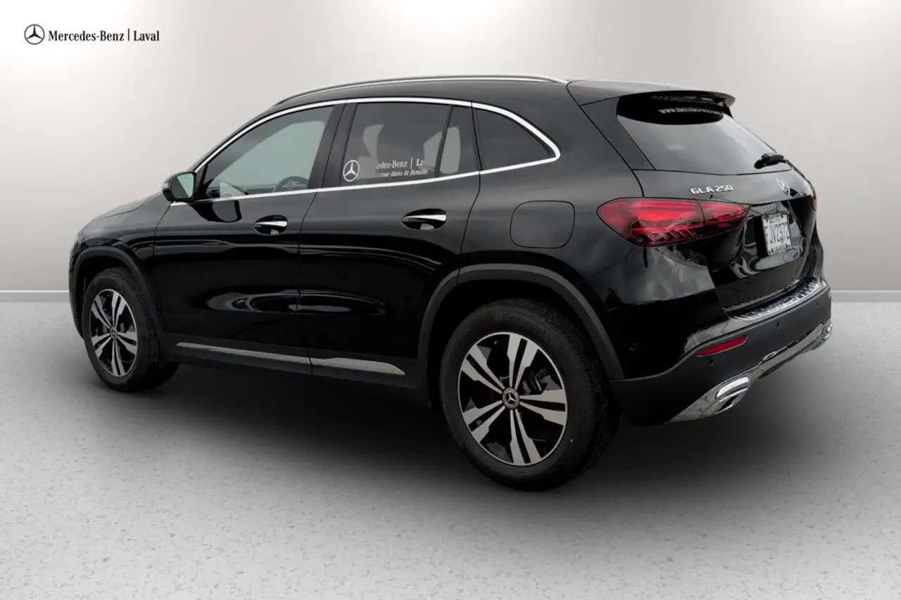 Mercedes-Benz GLA снимка Mercedes-Benz GLA