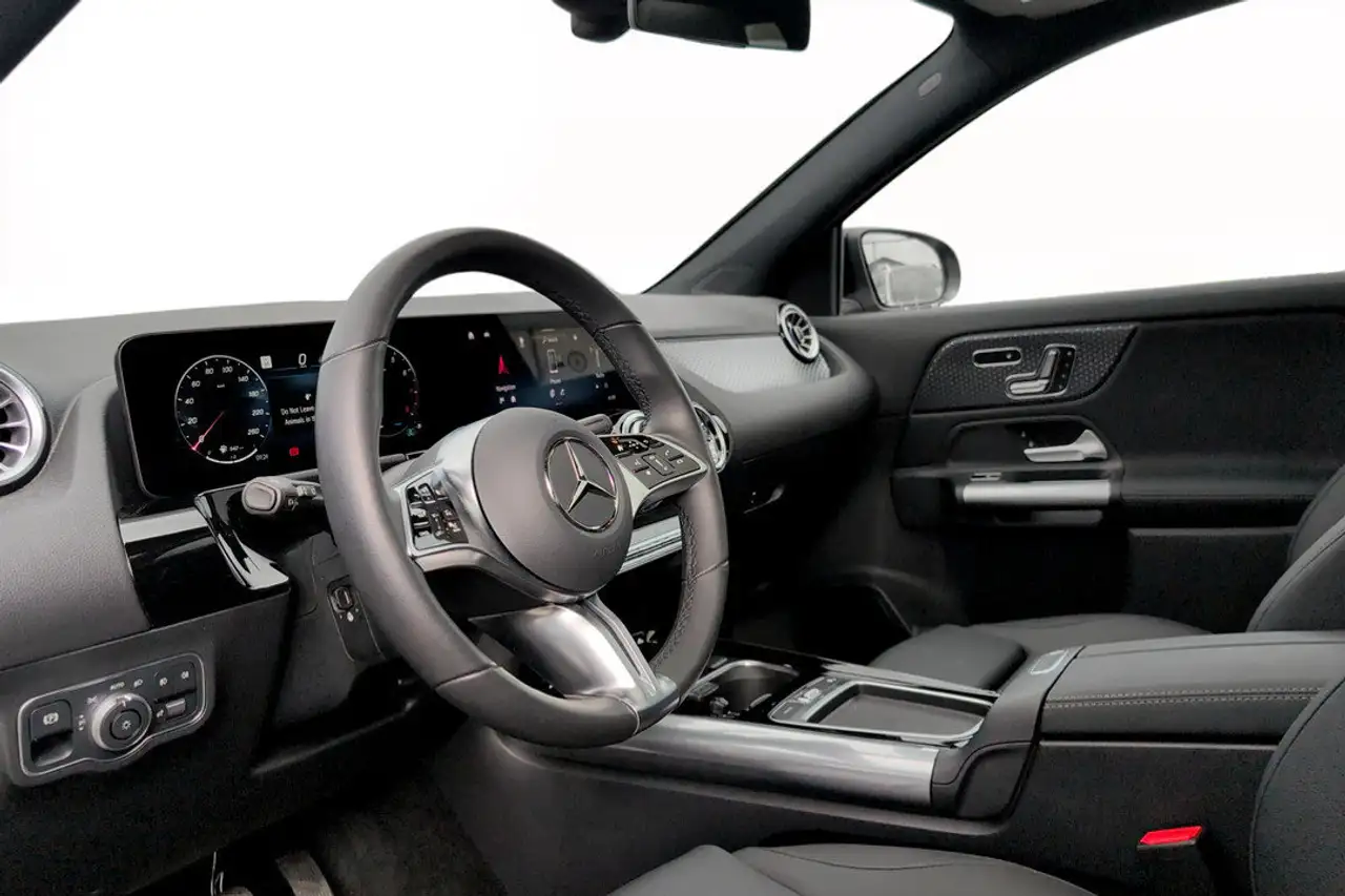 Mercedes-Benz GLA снимка Mercedes-Benz GLA