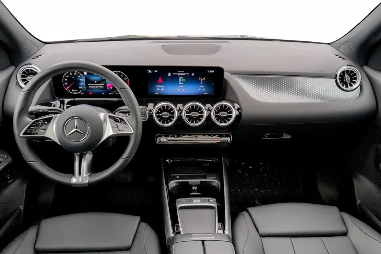 Mercedes-Benz GLA снимка Mercedes-Benz GLA