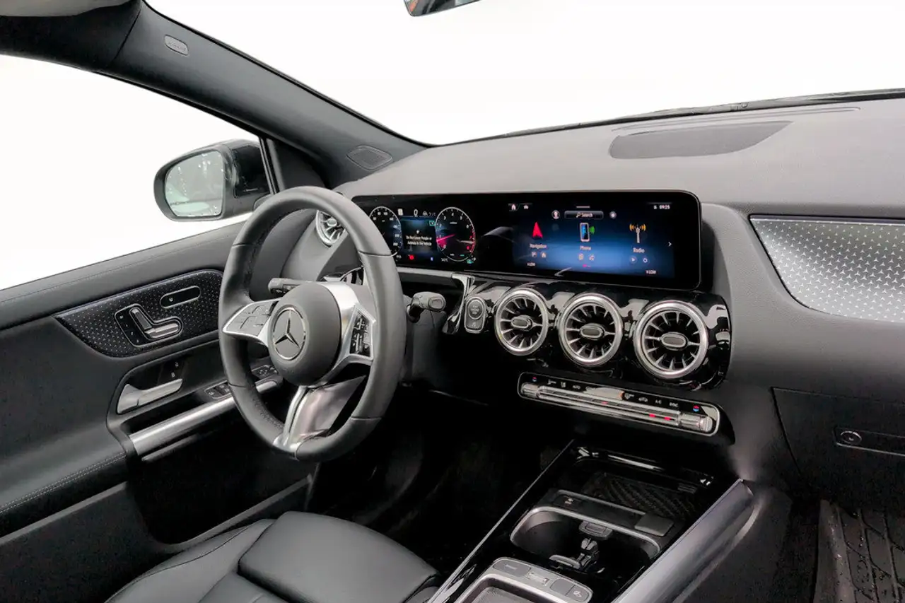 Mercedes-Benz GLA снимка Mercedes-Benz GLA