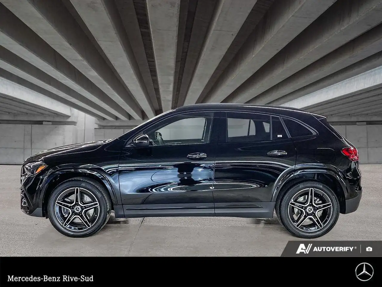 Mercedes-Benz GLA снимка Mercedes-Benz GLA