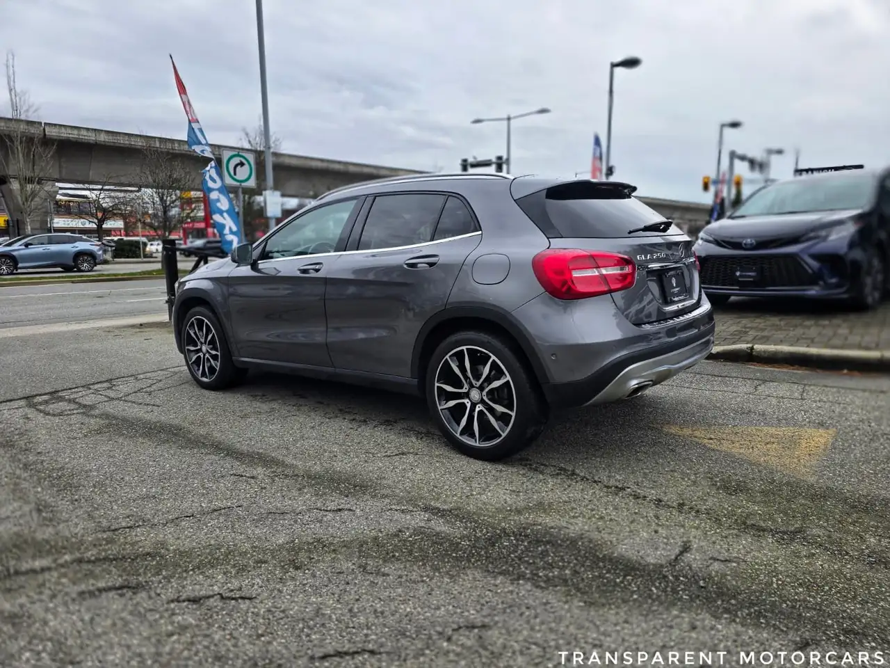 Mercedes-Benz GLA снимка Mercedes-Benz GLA
