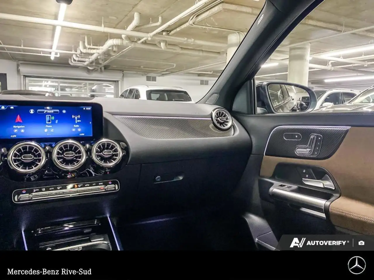 Mercedes-Benz GLA снимка Mercedes-Benz GLA