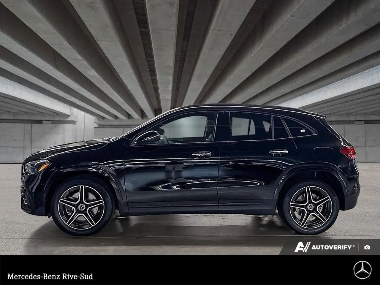 Mercedes-Benz GLA снимка Mercedes-Benz GLA