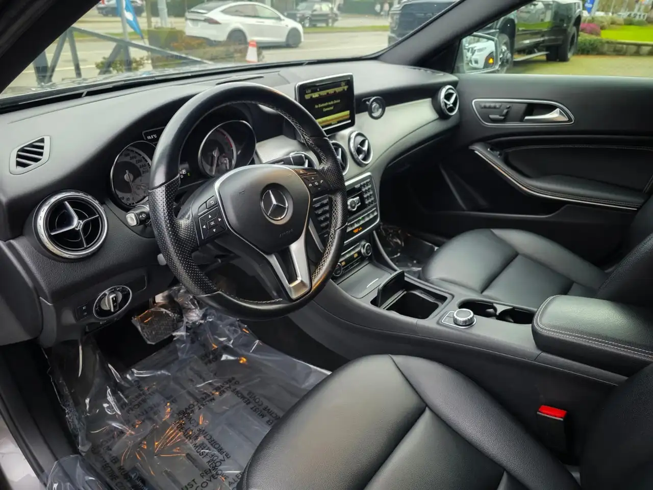 Mercedes-Benz GLA снимка Mercedes-Benz GLA