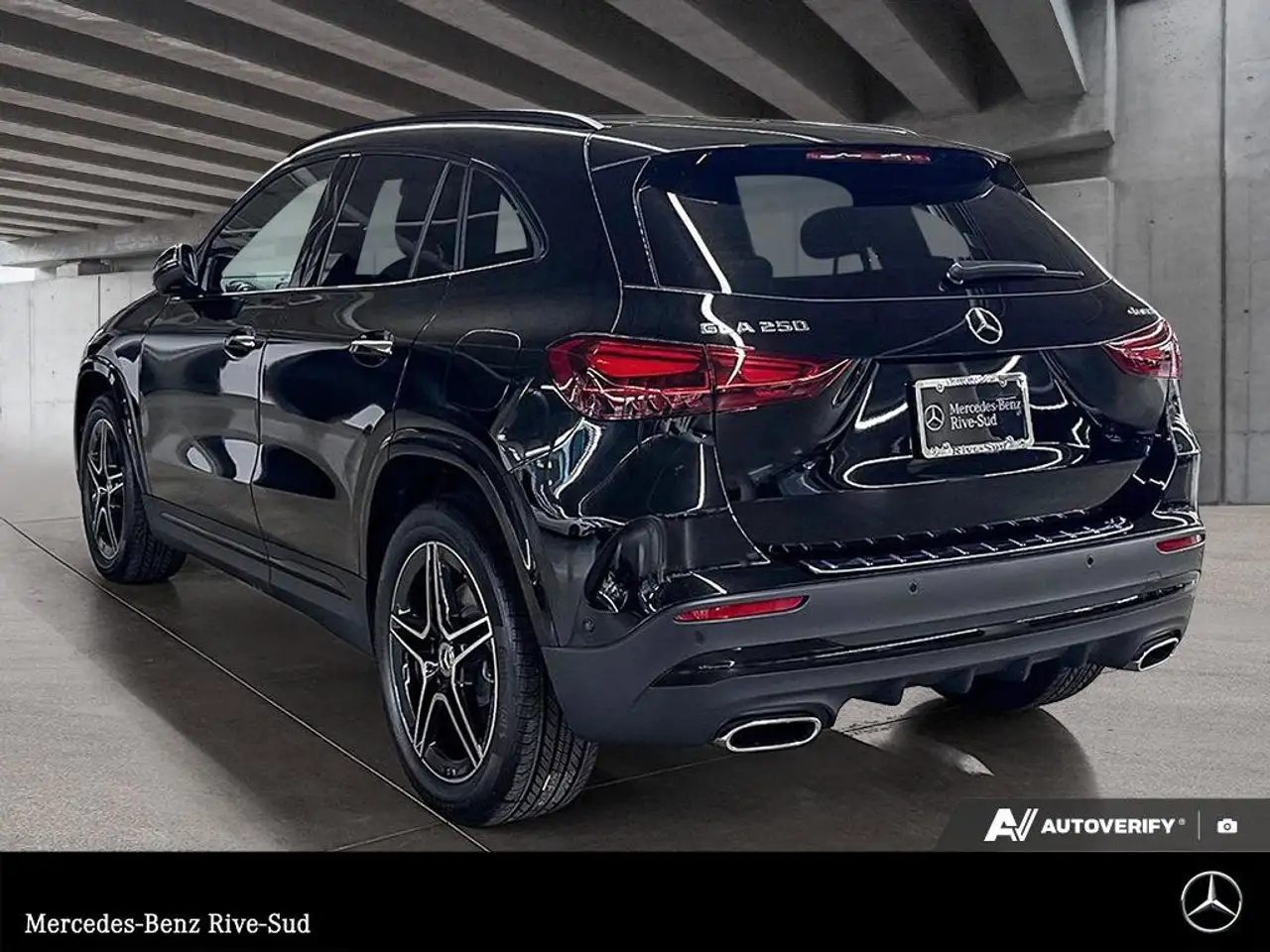 Mercedes-Benz GLA снимка Mercedes-Benz GLA