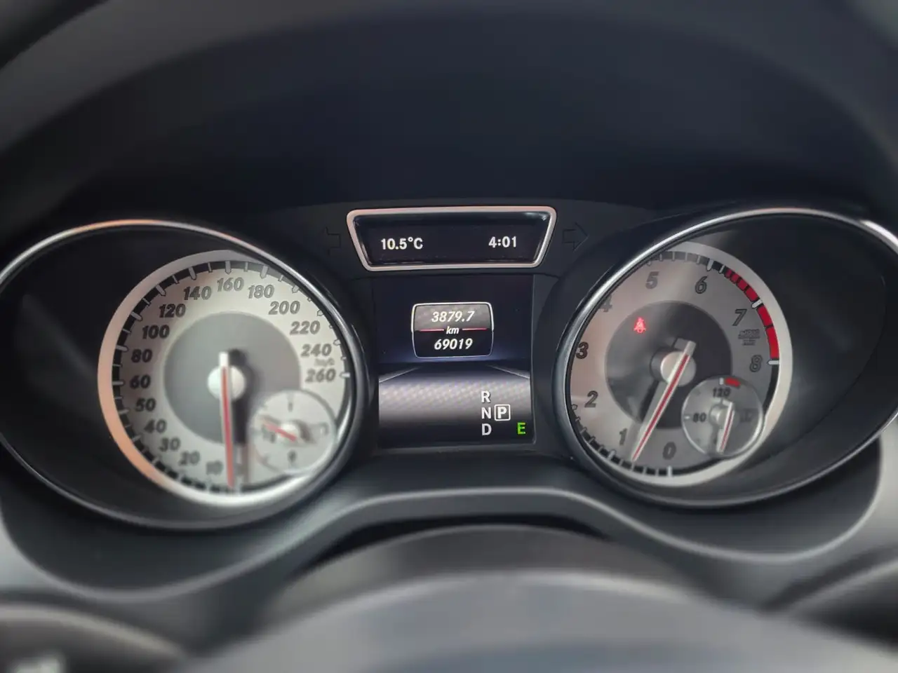 Mercedes-Benz GLA снимка Mercedes-Benz GLA