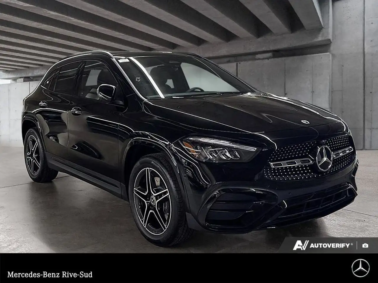 Mercedes-Benz GLA снимка Mercedes-Benz GLA