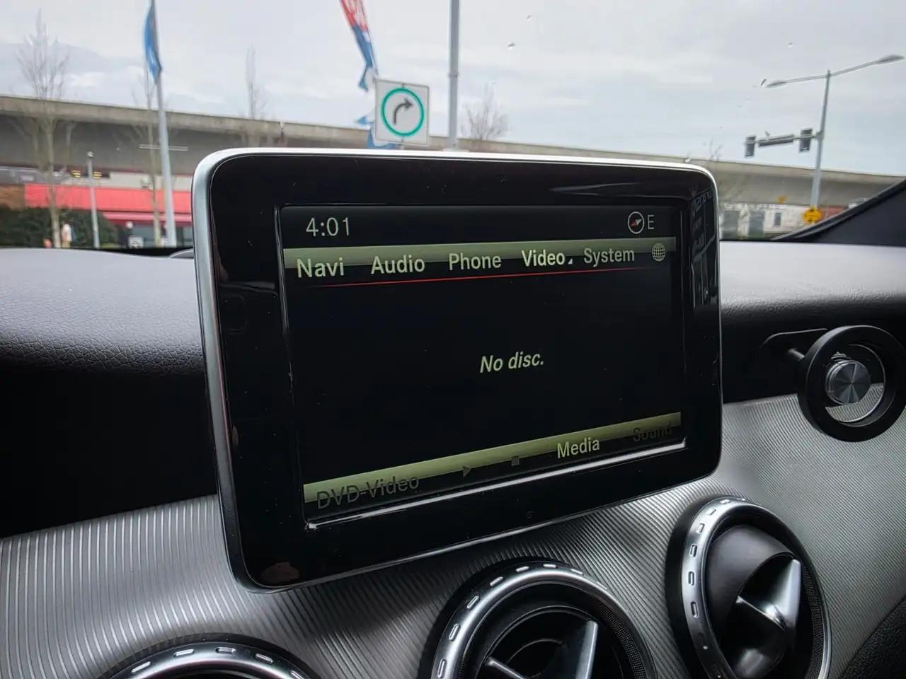 Mercedes-Benz GLA снимка Mercedes-Benz GLA