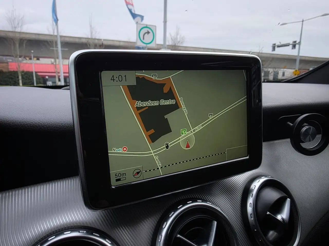 Mercedes-Benz GLA снимка Mercedes-Benz GLA